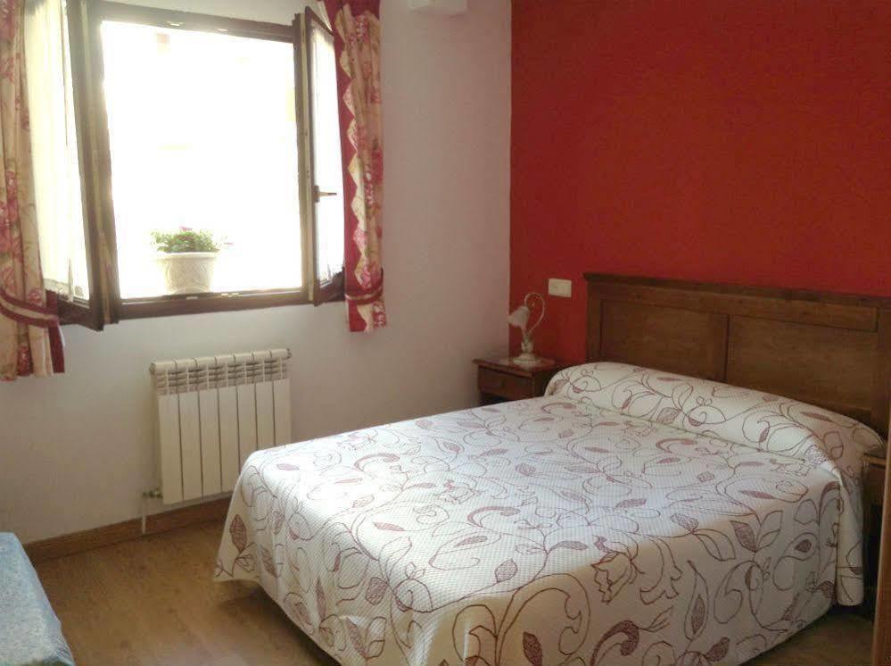 Apartamentos Las Palmeras Cangas de Onis Luaran gambar